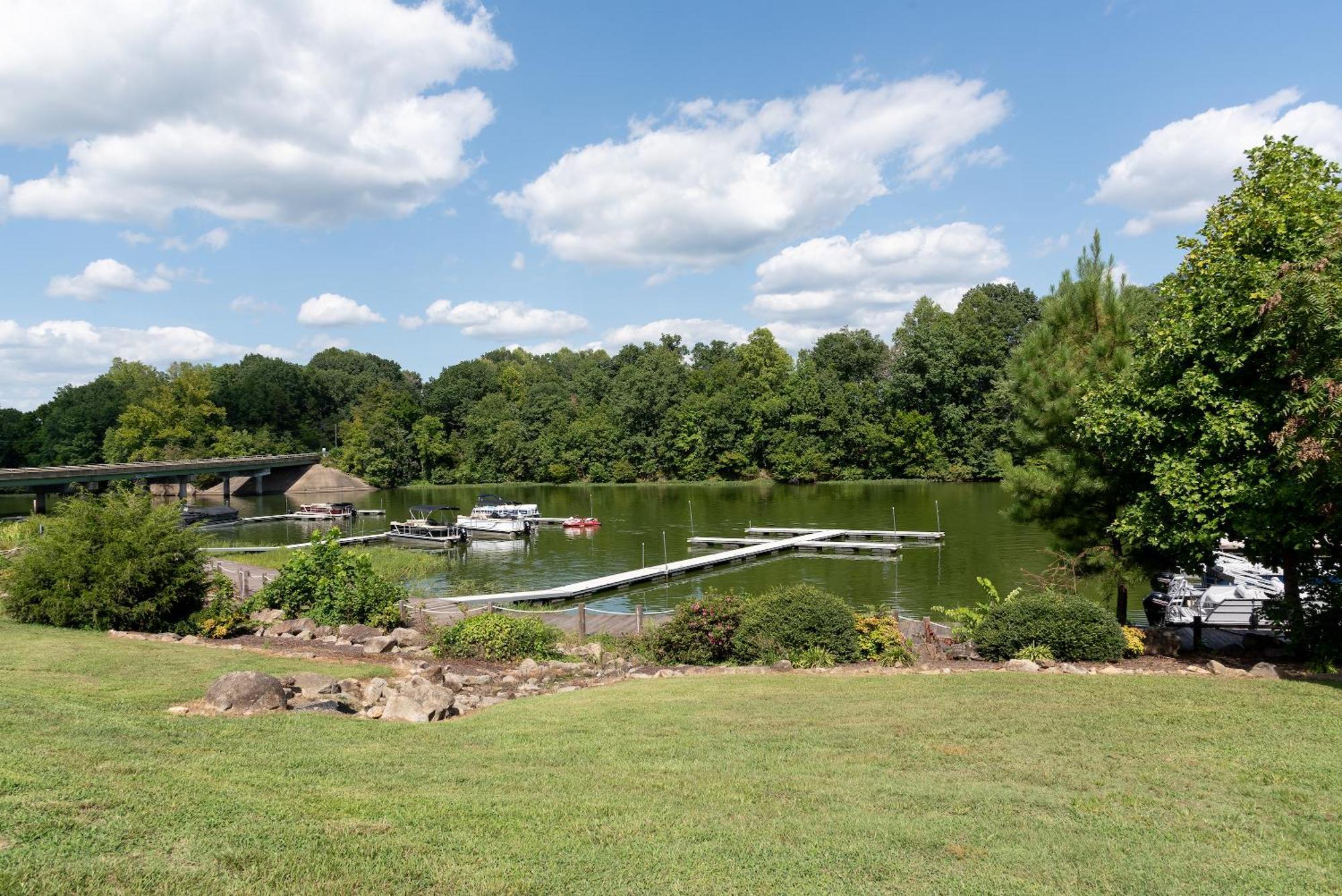 Boardwalk Hotel On Lake Anna By Kasa Mineral エクステリア 写真