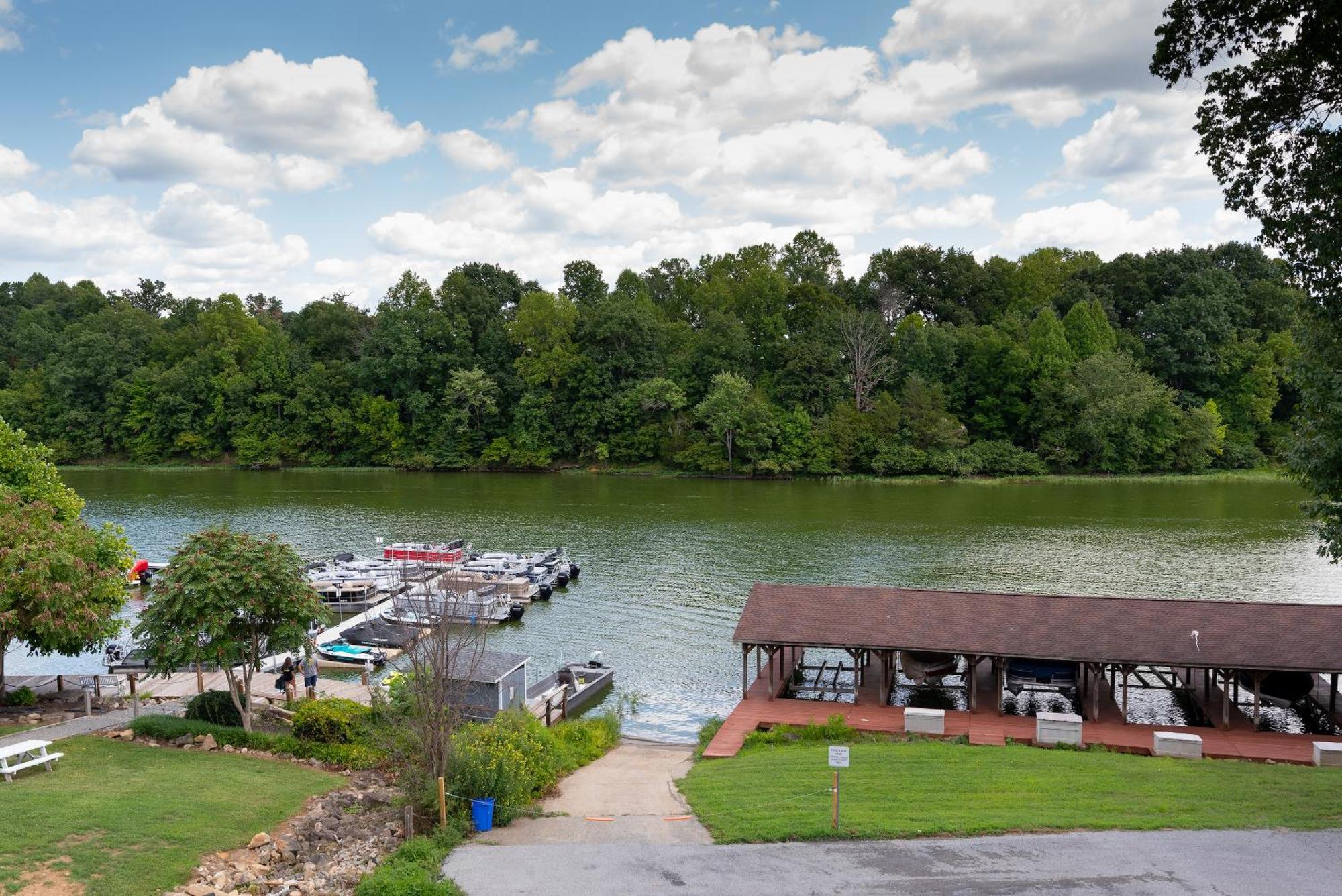 Boardwalk Hotel On Lake Anna By Kasa Mineral エクステリア 写真